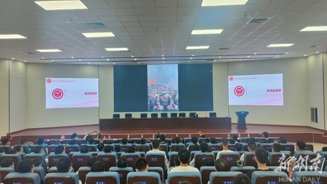 h韩漫
新生:倾听戍边故事 致敬戍边英雄